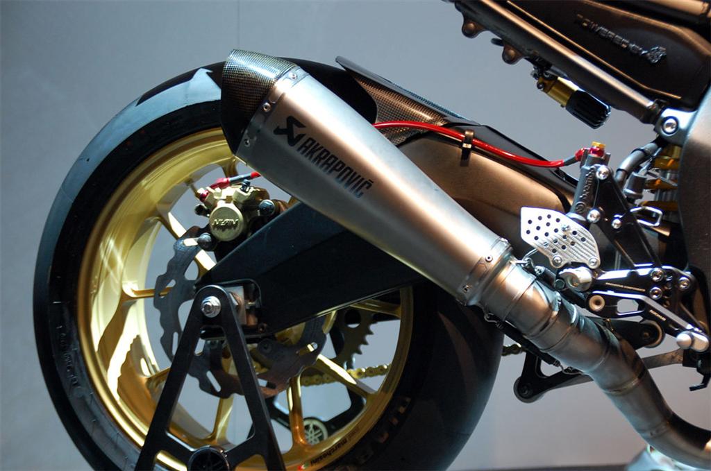 yamaha-fz1-abarth-akrapovic-exhaust