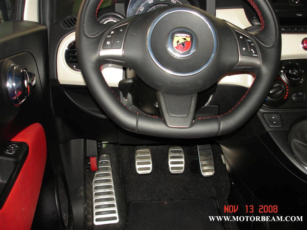 fiat_500_abarth_pedals