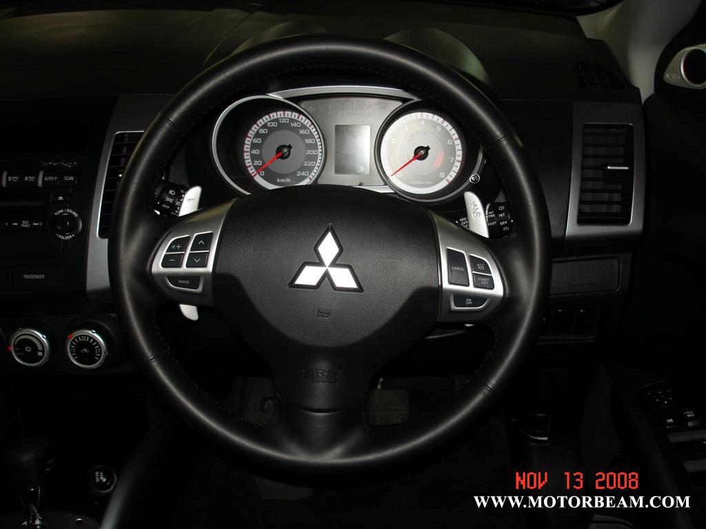 mitsubishi_outlander_steering_wheel