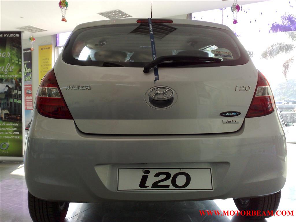 hyundai_i20_rear hyundai_i20_rear