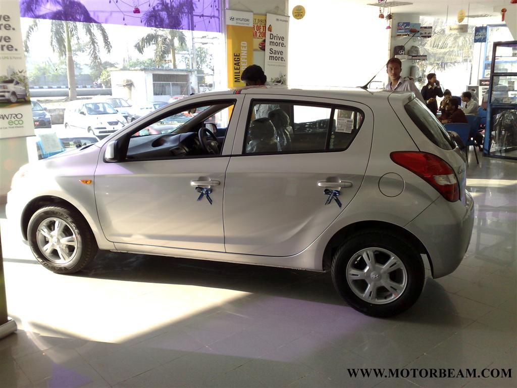 hyundai_i20_side hyundai_i20_side