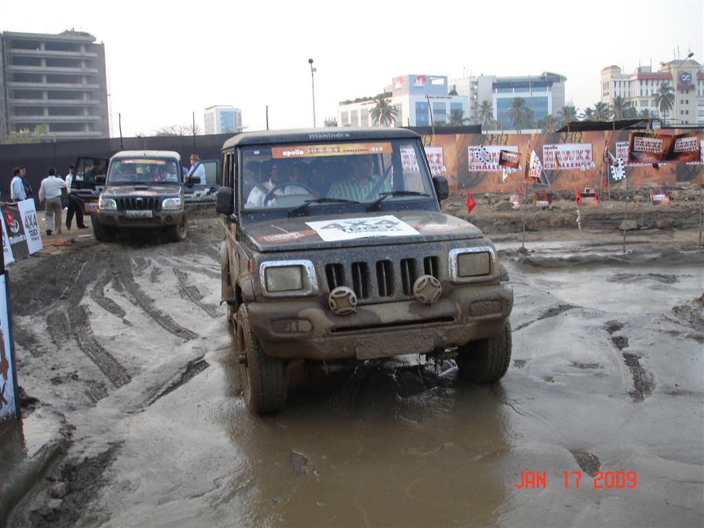 mahindra_bolero_off-roading1 mahindra_bolero_off-roading1