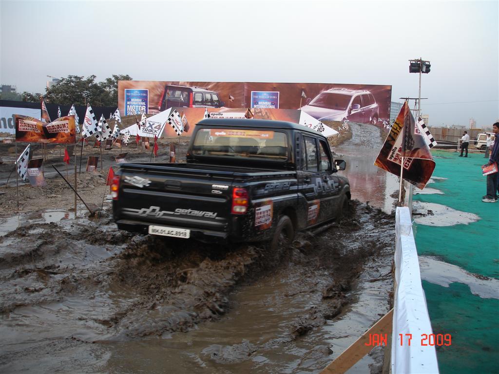 mahindra_track_experience mahindra_track_experience