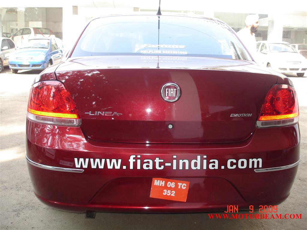 maroon_fiat_linea maroon_fiat_linea