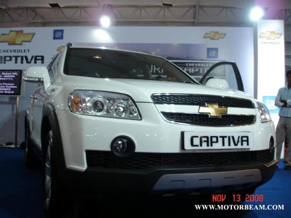white_chevrolet_captiva