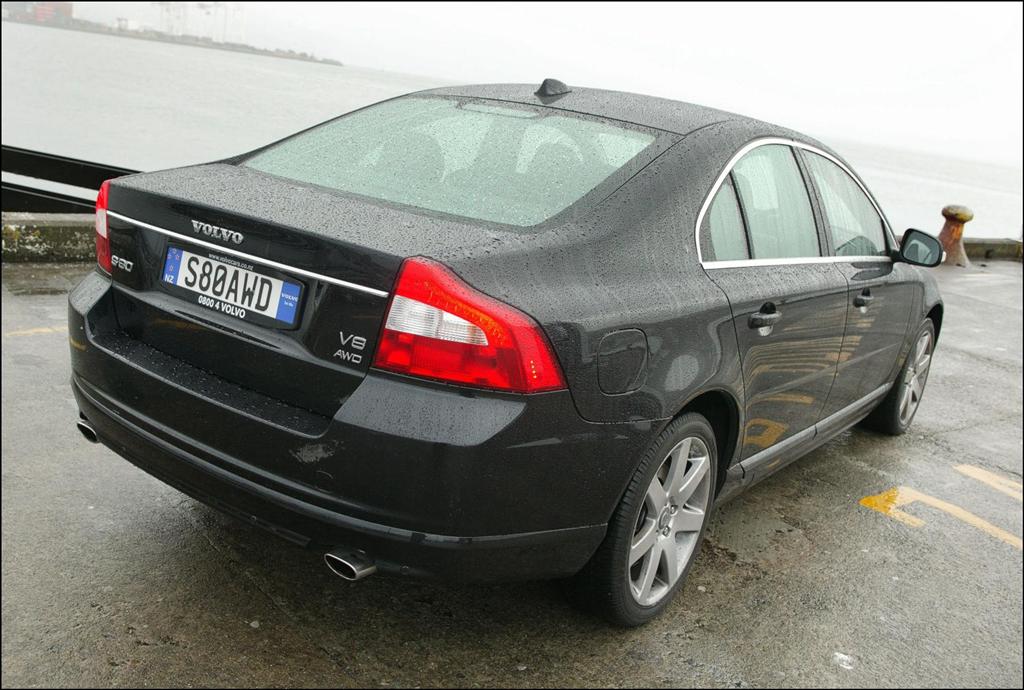 2010_volvo_s80_rear 2010_volvo_s80_rear