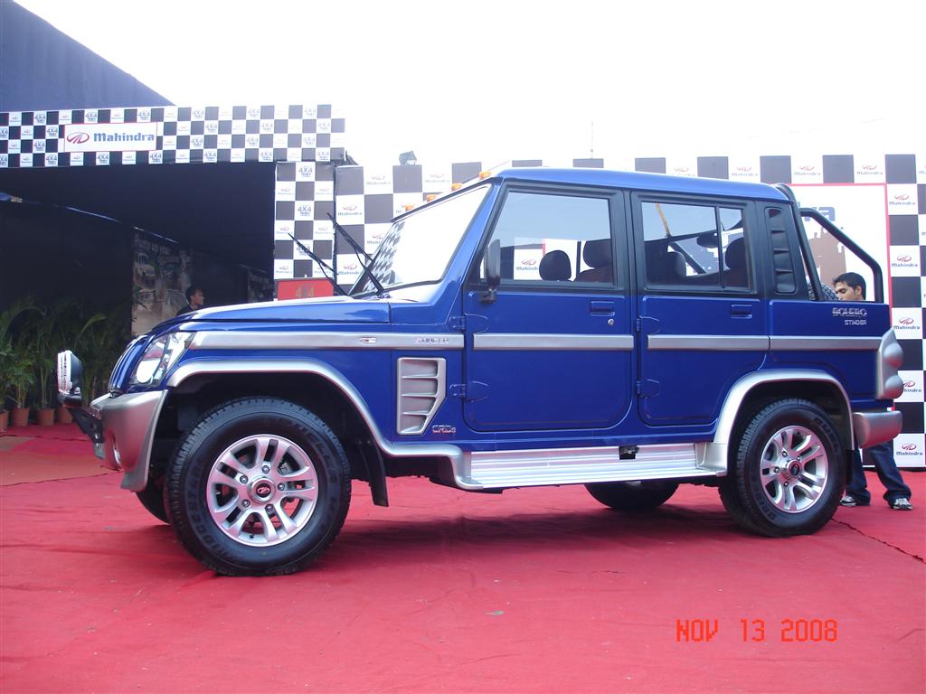 blue_mahindra_bolero_stinger_side blue_mahindra_bolero_stinger_side
