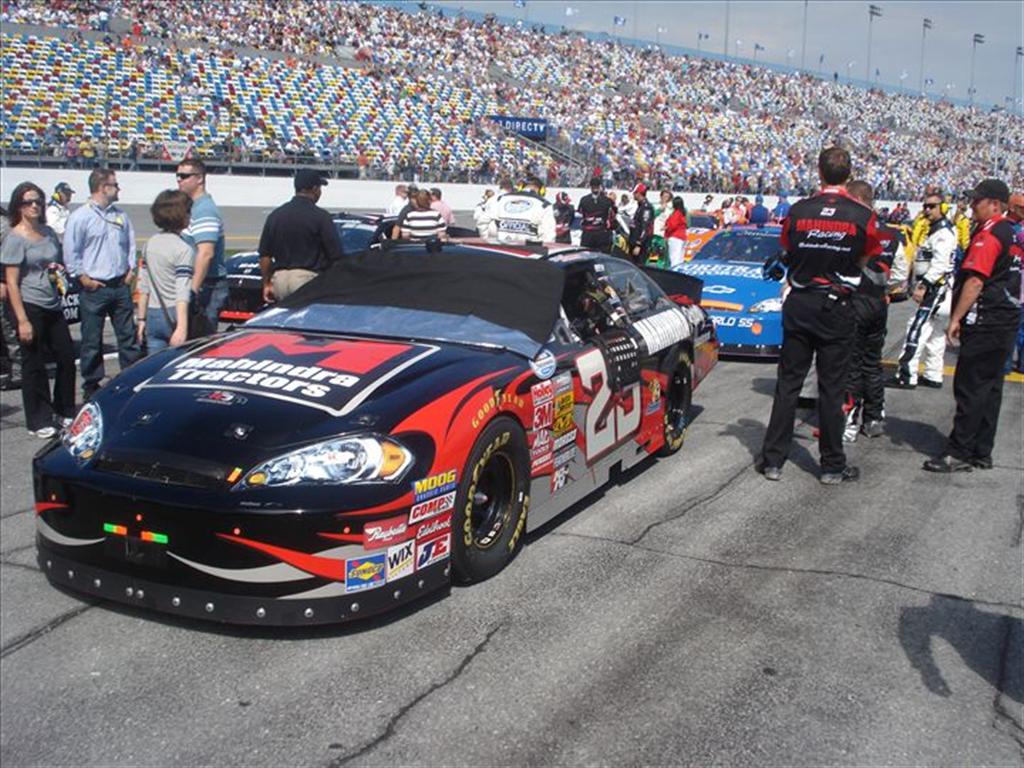 mahindra_nascar mahindra_nascar