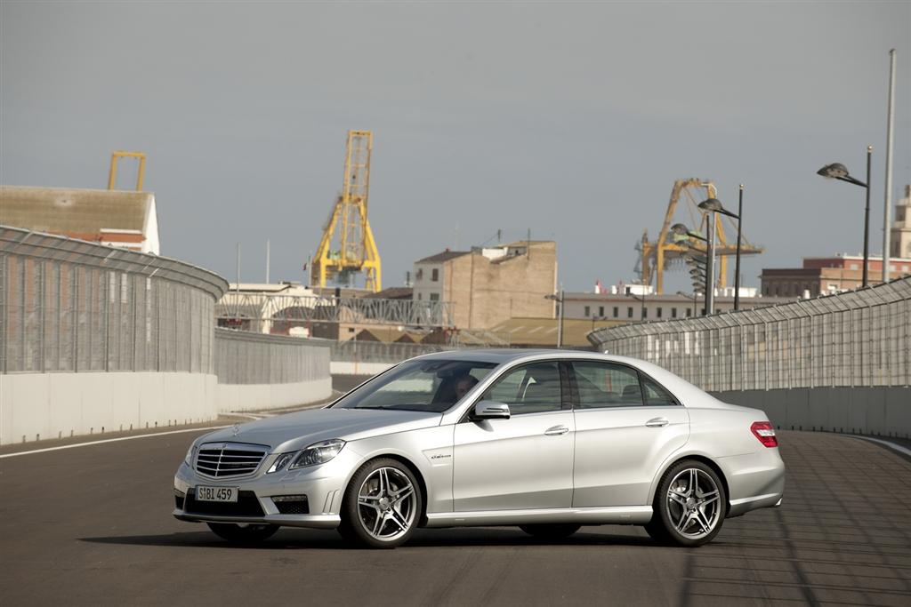 silver_mercedes_e63_amg silver_mercedes_e63_amg