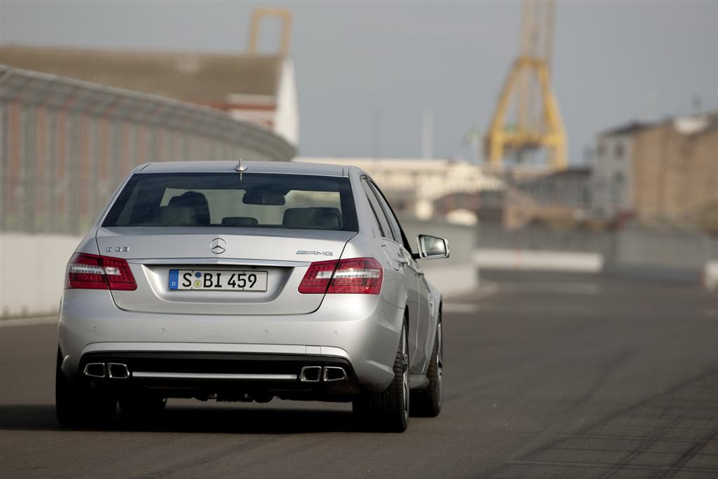 silver_mercedes_e63_amg_rear silver_mercedes_e63_amg_rear