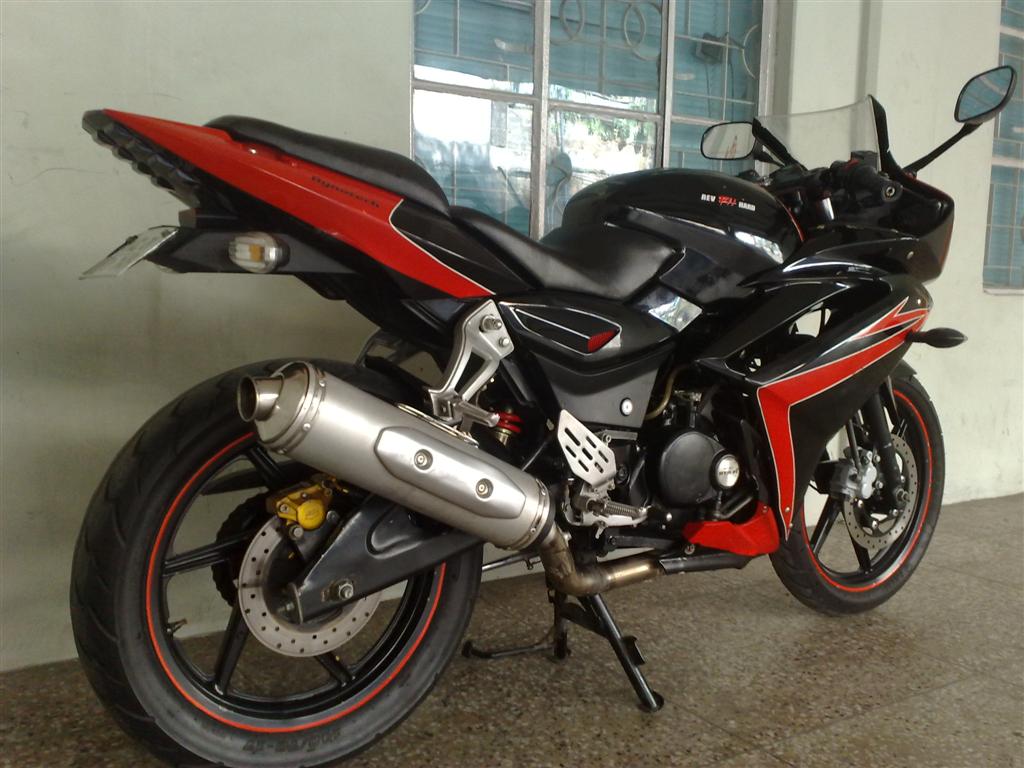 bajaj_pulsar_220_modified bajaj_pulsar_220_modified