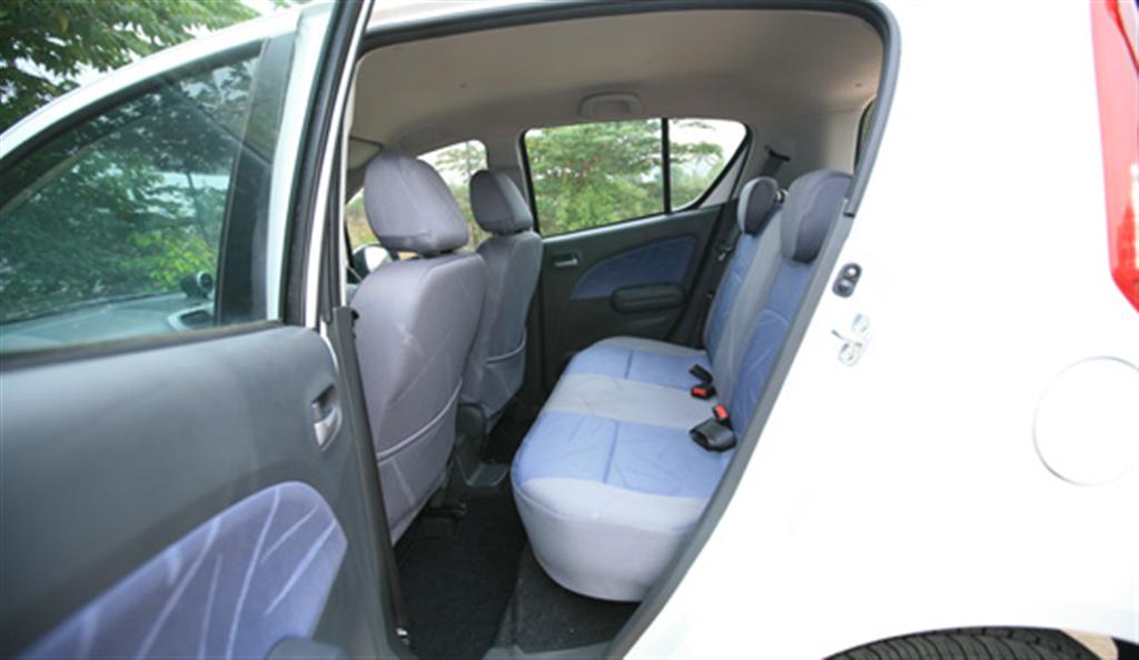 maruti_suzuki_ritz_rear_seats maruti_suzuki_ritz_rear_seats