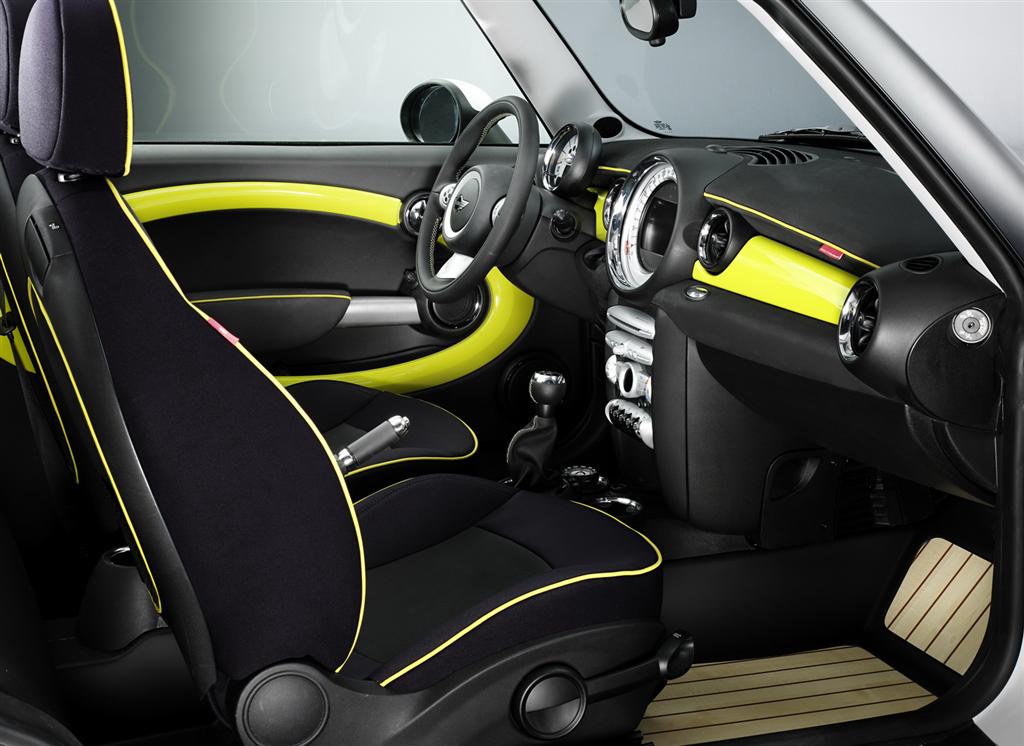 mini_clubman_airstream_trailer_concept_interior mini_clubman_airstream_trailer_concept_interior