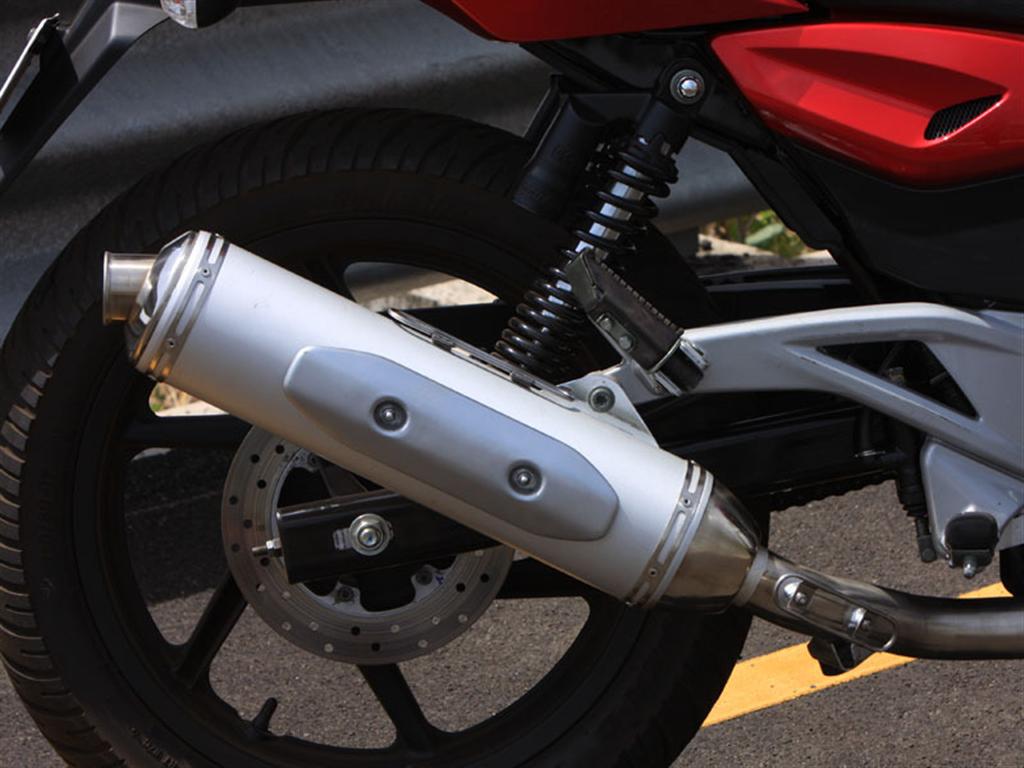 2009_bajaj_pulsar_220_exhaust 2009_bajaj_pulsar_220_exhaust
