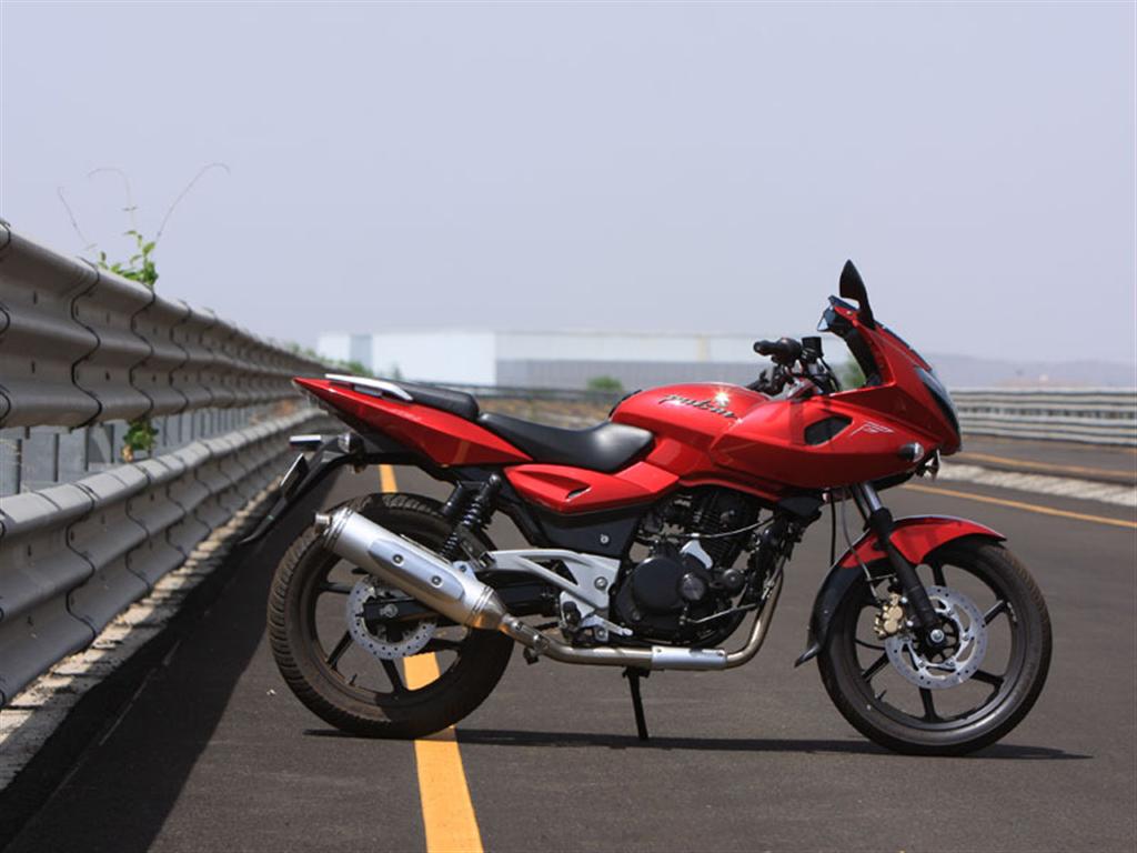 2009_bajaj_pulsar_220_side 2009_bajaj_pulsar_220_side