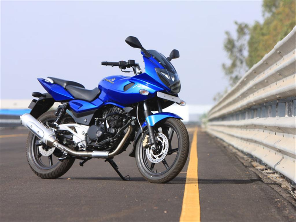 bajaj_pulsar_220_black_edition bajaj_pulsar_220_black_edition