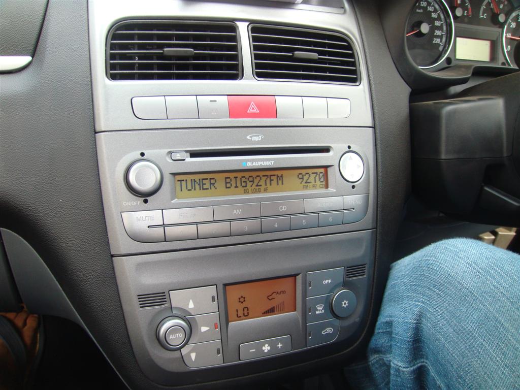 fiat_grande_punto_multijet_center_console fiat_grande_punto_multijet_center_console