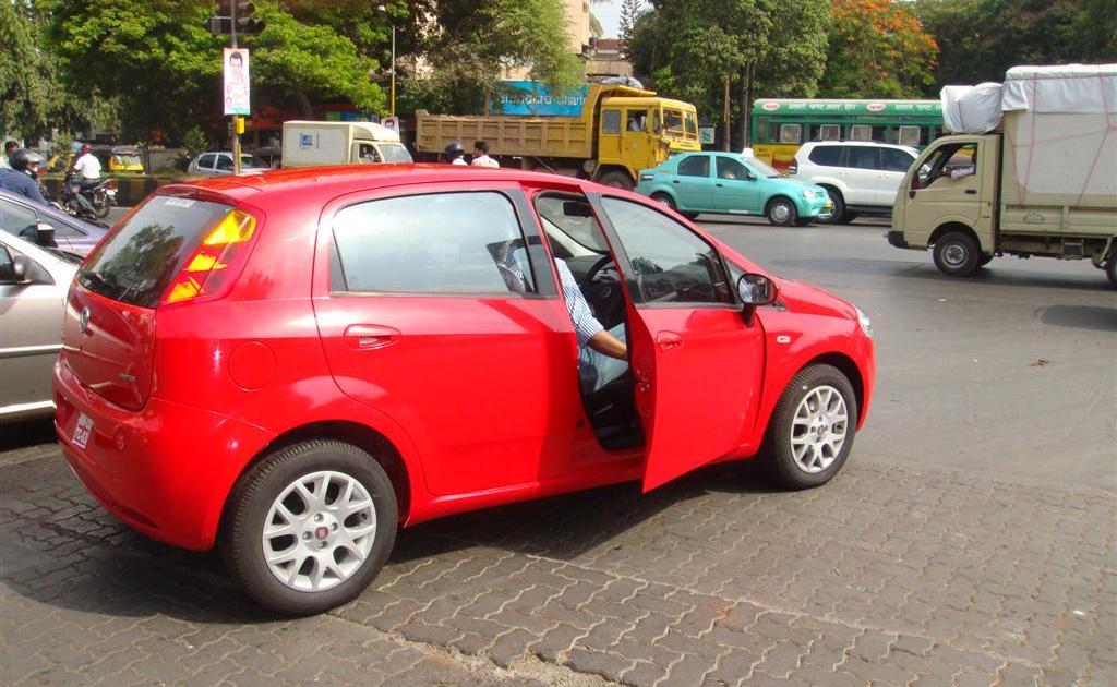 fiat_grande_punto_side fiat_grande_punto_side
