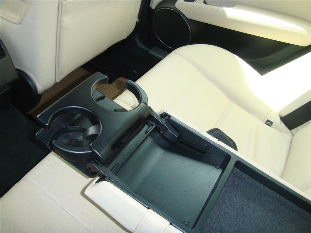 mercedes_c-class_rear_seat mercedes_c-class_rear_seat