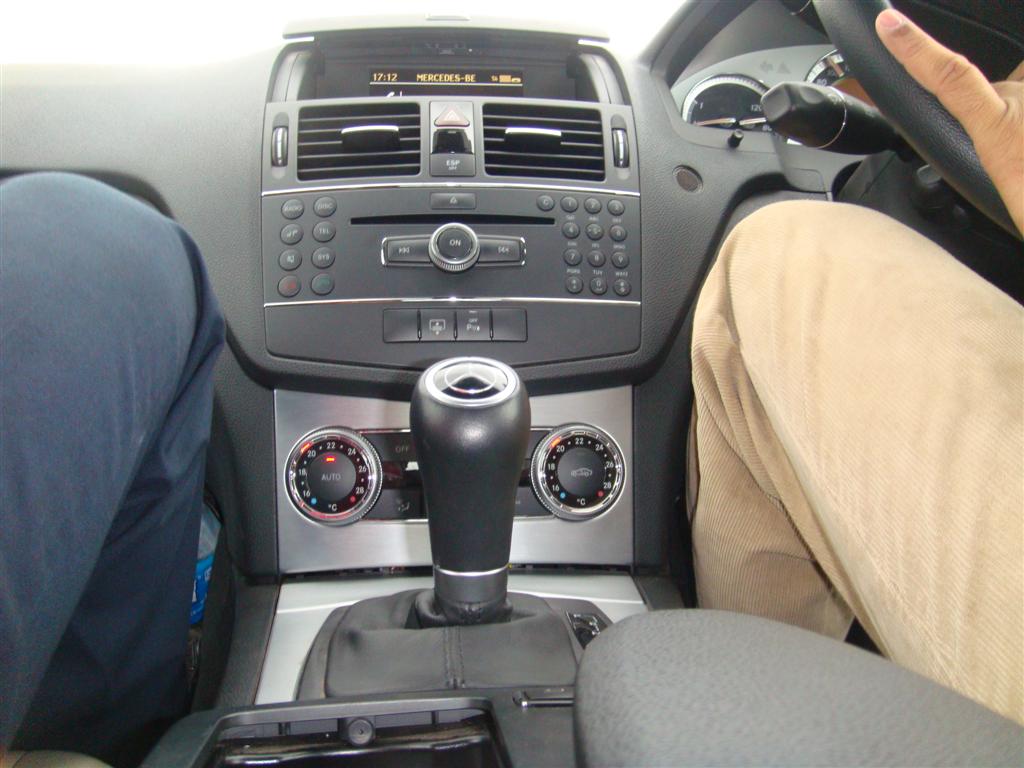 mercedes_c230_avantgarde_center_console mercedes_c230_avantgarde_center_console