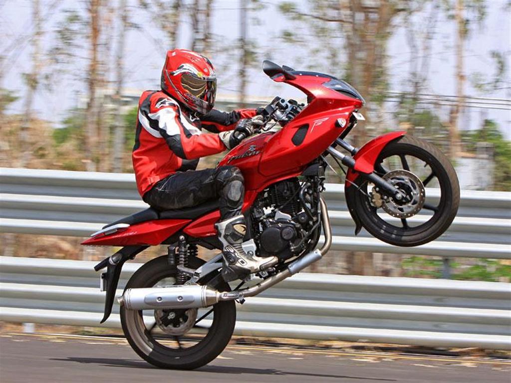 pulsar_220_dtsi_wheelie pulsar_220_dtsi_wheelie