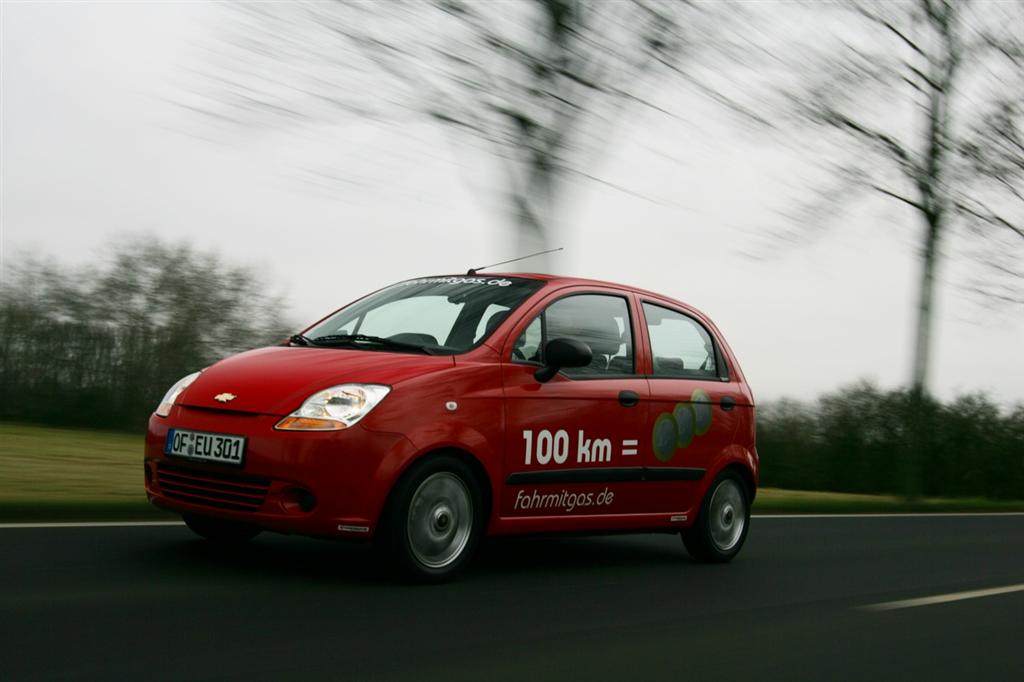 red_chevrolet_spark_lpg1 red_chevrolet_spark_lpg1