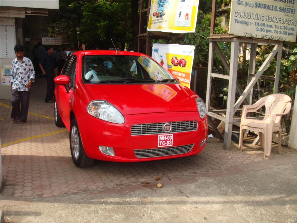 red_fiat_grande_punto_-india red_fiat_grande_punto_-india