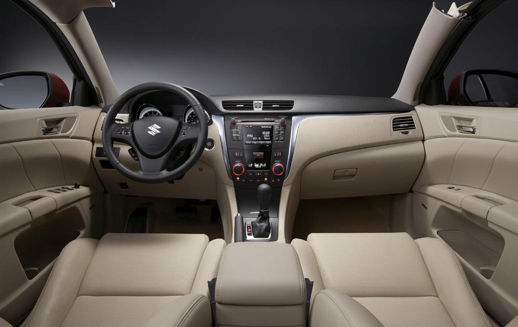 2010_Suzuki_kizashi_interior_beige 2010_Suzuki_kizashi_interior_beige