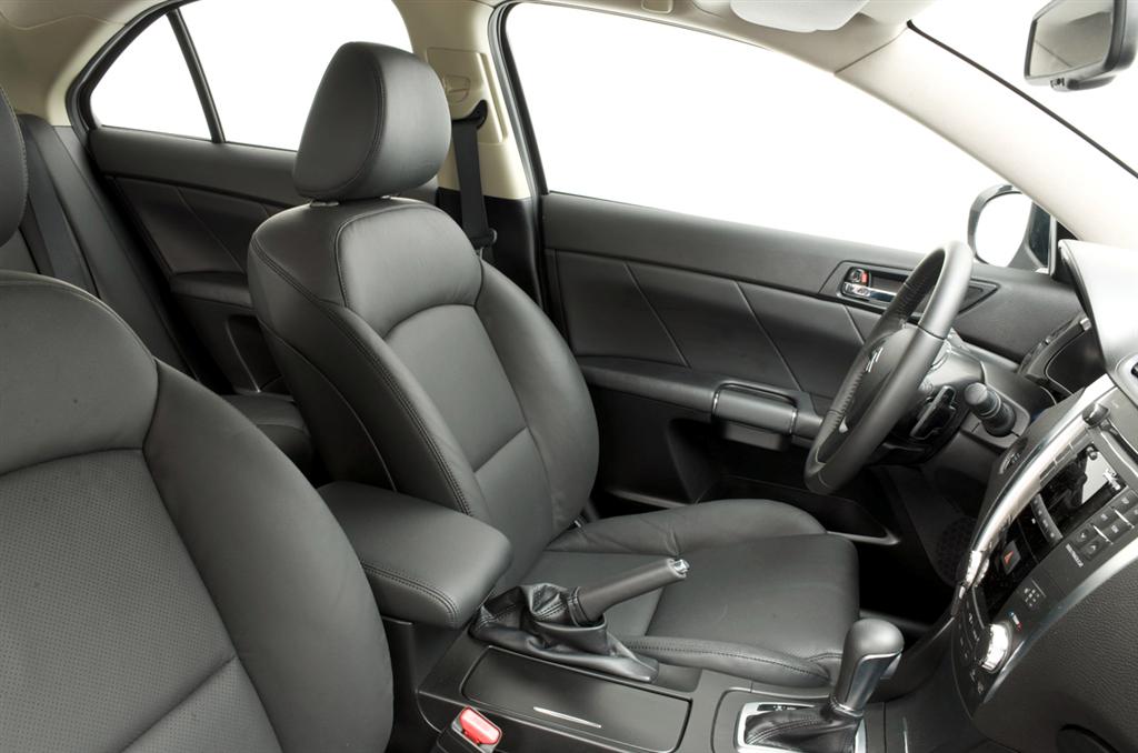 2010_Suzuki_kizashi_seats 2010_Suzuki_kizashi_seats