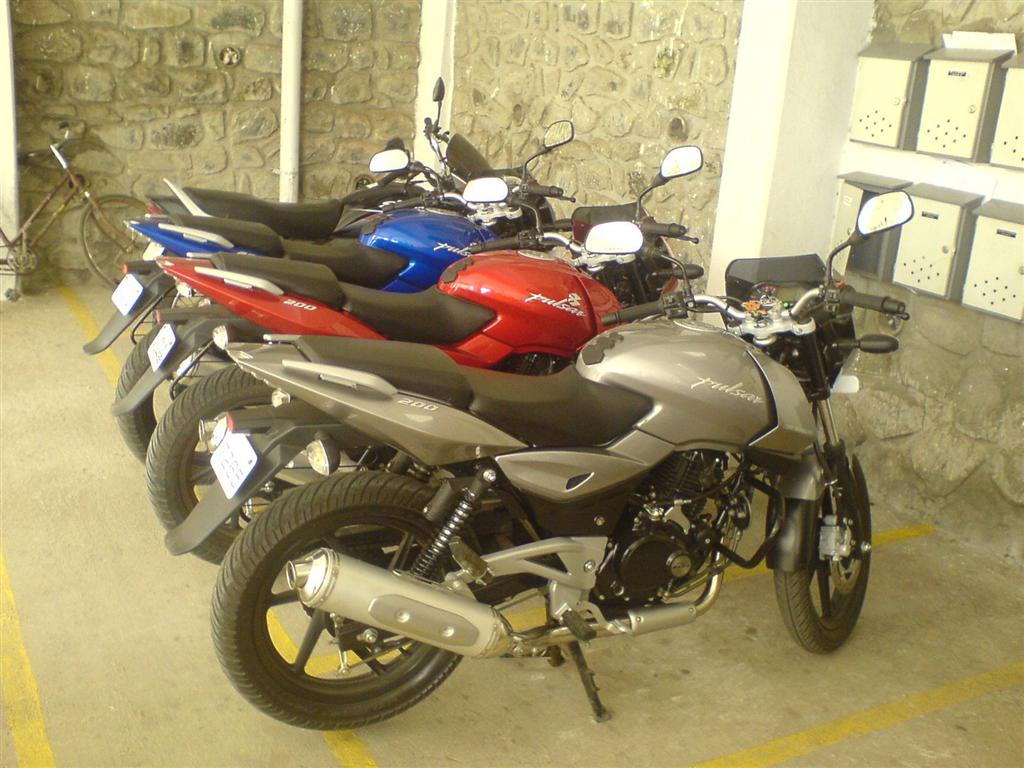 Bajaj_Pulsar_200_Stopped Bajaj_Pulsar_200_Stopped