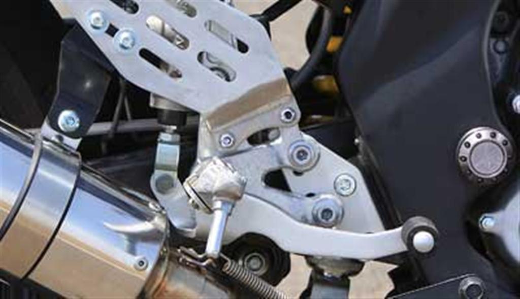 yamaha_r15_rear_seat_footrests yamaha_r15_rear_seat_footrests