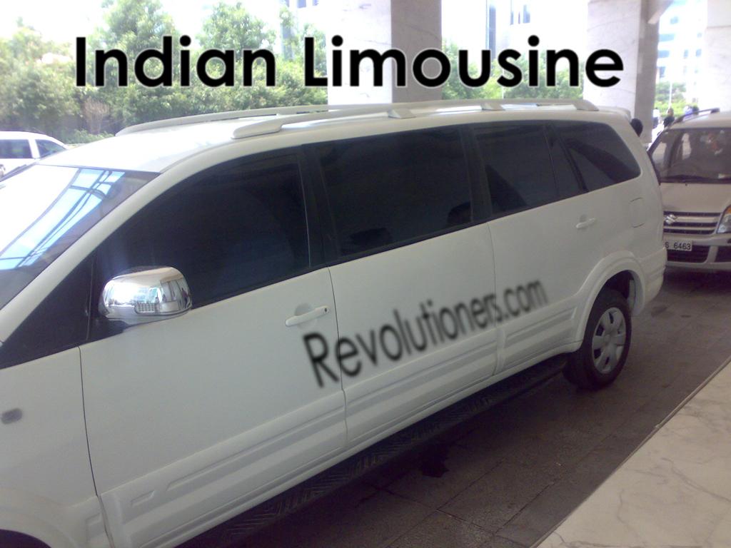 Toyota_Innova_Limousine_Side