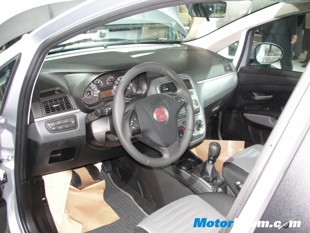 2010_Fiat_Punto_Interior