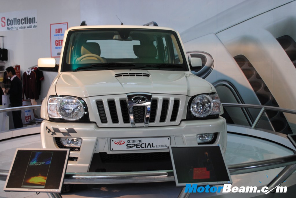 2010_Mahindra_Scorpio_Special_Edition_Front