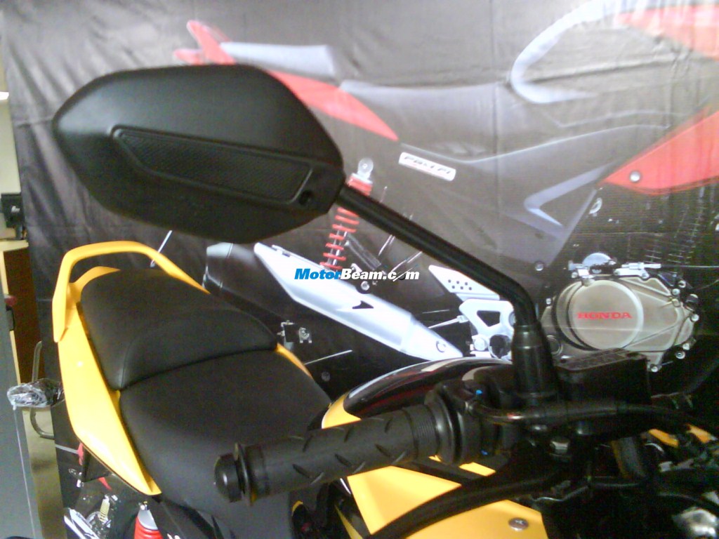 2010_New_Honda_CBF_Stunner_Mirror