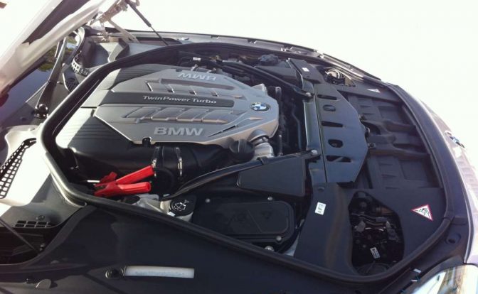 2011_BMW_650i_Engine