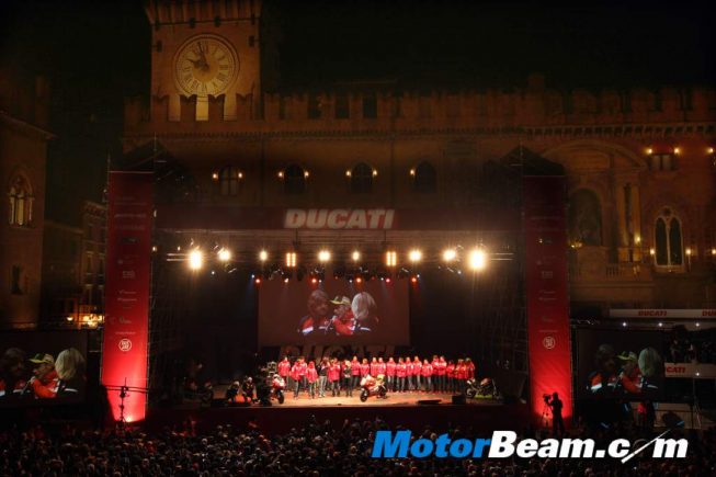 2011_Ducati_MotoGP_Night_Stage