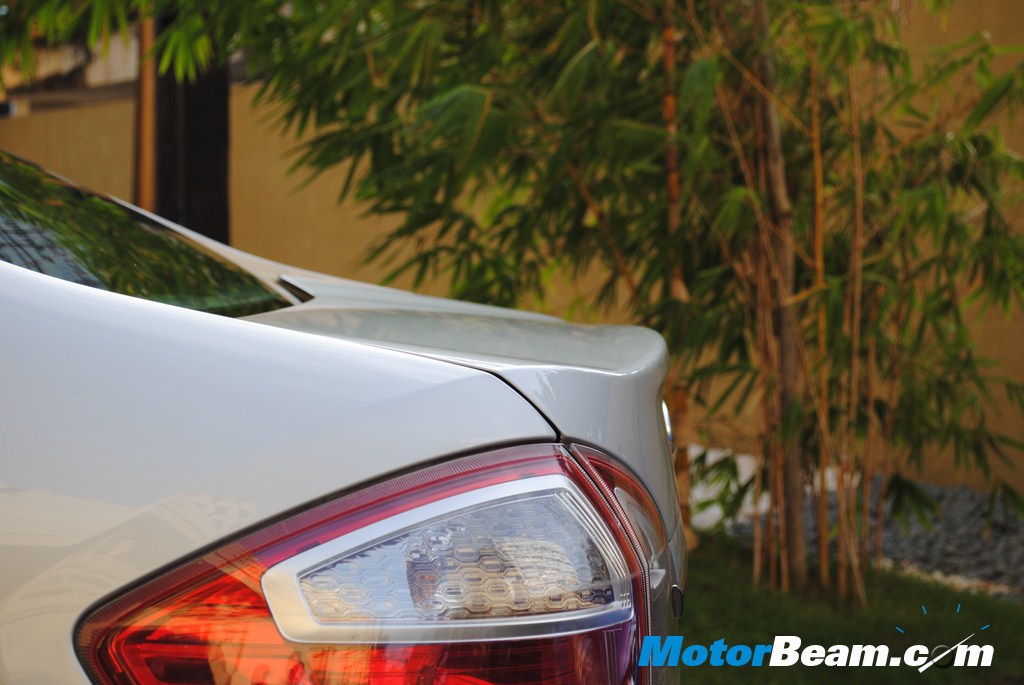 2011_Ford_Fiesta_Rear_Spoiler