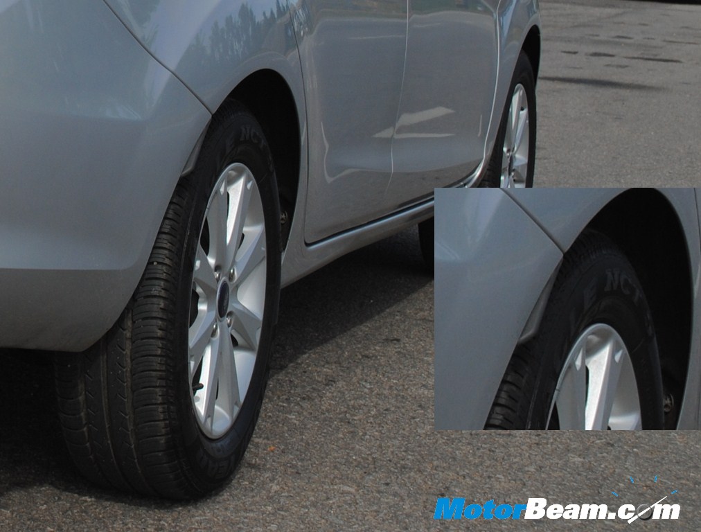 2011_Ford_Fiesta_Rear_Wheel