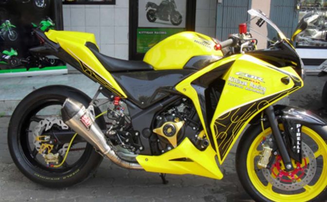 2011_Honda_CBR250R_Bumblebee