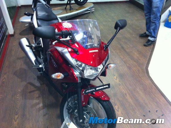 2011_Honda_CBR250R_Live