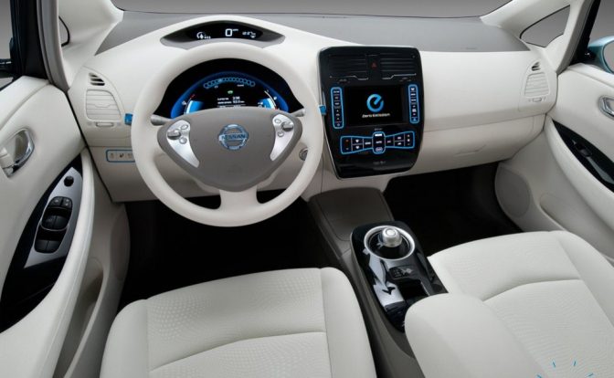 2011_Nissan_LEAF_Interior