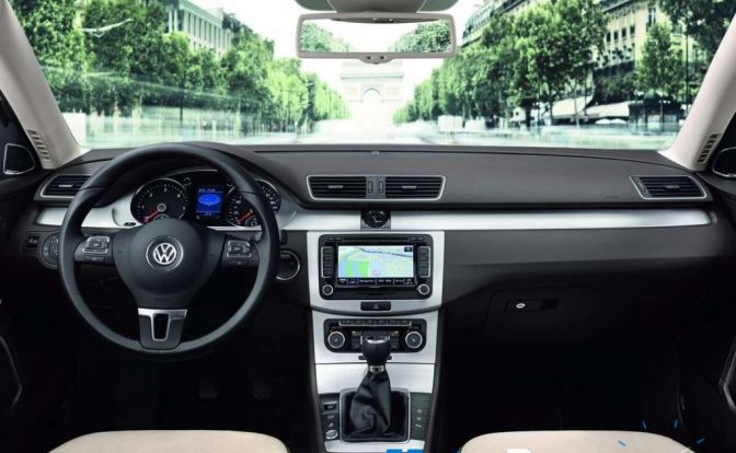 2011_Volkswagen_Passat_Interior