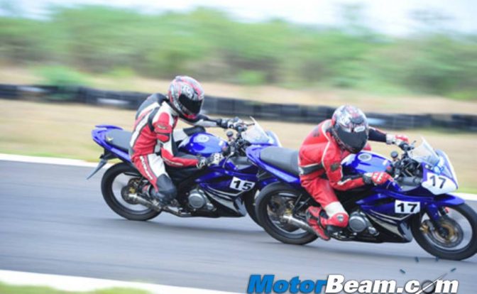 2011_Yamaha_R15_Race