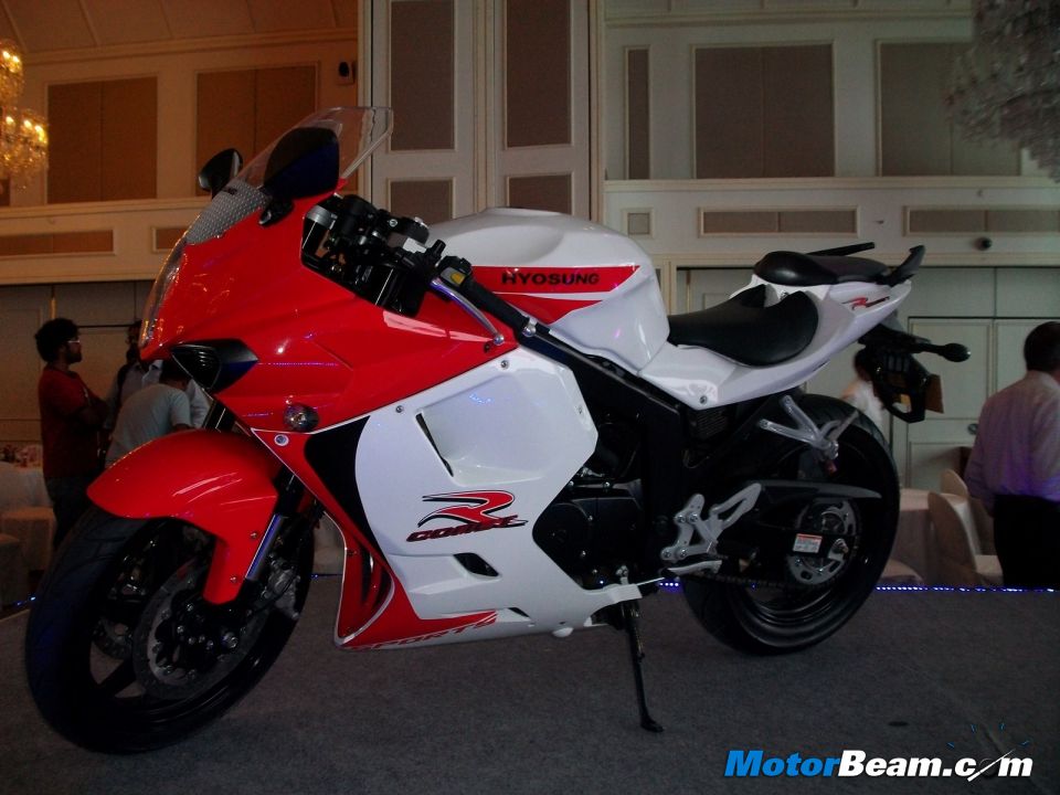 2012 Hyosung GT250R White Red 2012 Hyosung GT250R White Red