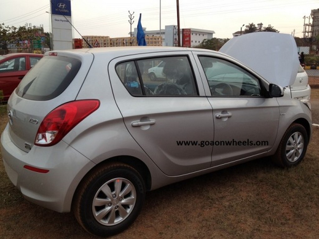 2012 Hyundai i20 side 2012 Hyundai i20 side