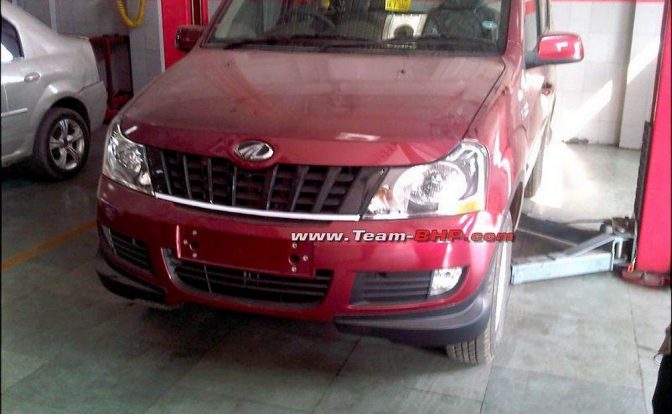 2012 Mahindra Xylo front