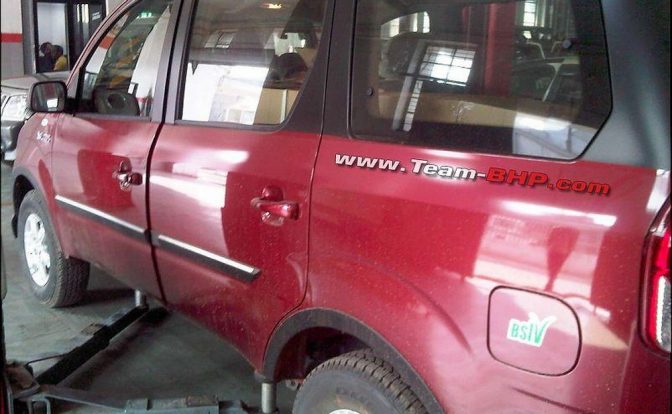 2012 Mahindra Xylo side