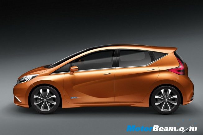 2012 Nissan Invitation side