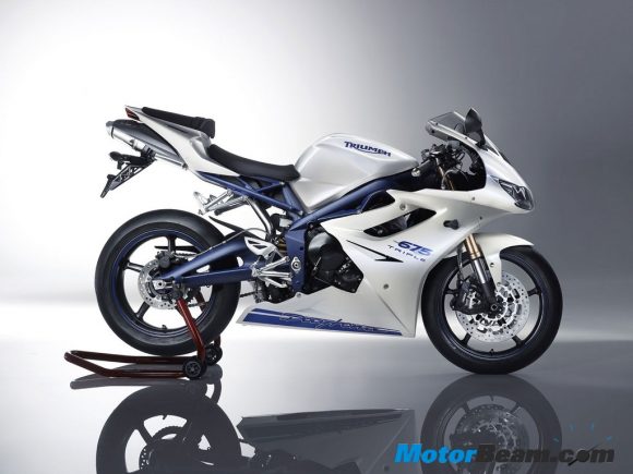 2012 Triumph Daytona 675 side
